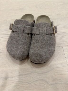 Mango Kids Wool Felt Buckle Slip-On Clogs in Heather Gray